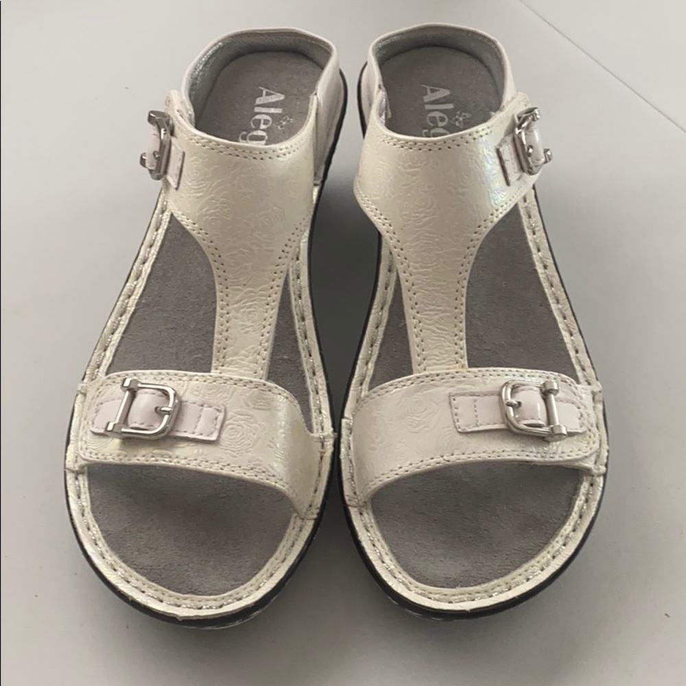 Alegría sandals